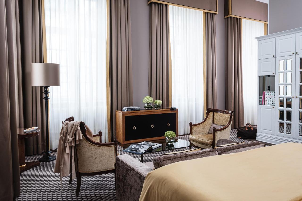 ברגיש גלאדבך Althoff Grandhotel Schloss Bensberg מראה חיצוני תמונה A suite at the Mandarin Oriental, Munich