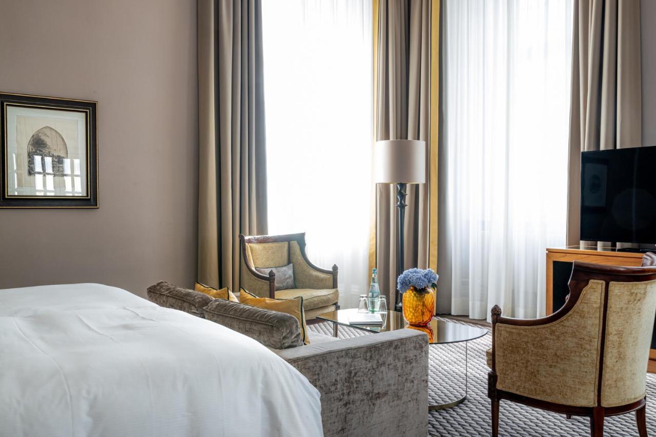 ברגיש גלאדבך Althoff Grandhotel Schloss Bensberg מראה חיצוני תמונה A room at the hotel