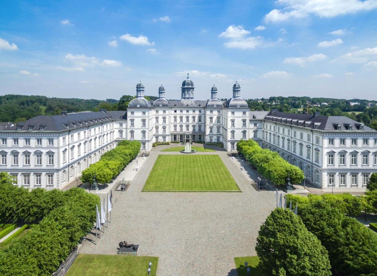 ברגיש גלאדבך Althoff Grandhotel Schloss Bensberg מראה חיצוני תמונה Aerial view of the university's main building