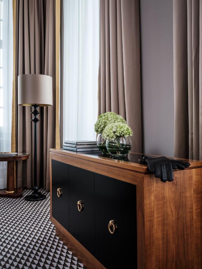 ברגיש גלאדבך Althoff Grandhotel Schloss Bensberg מראה חיצוני תמונה A room at the hotel