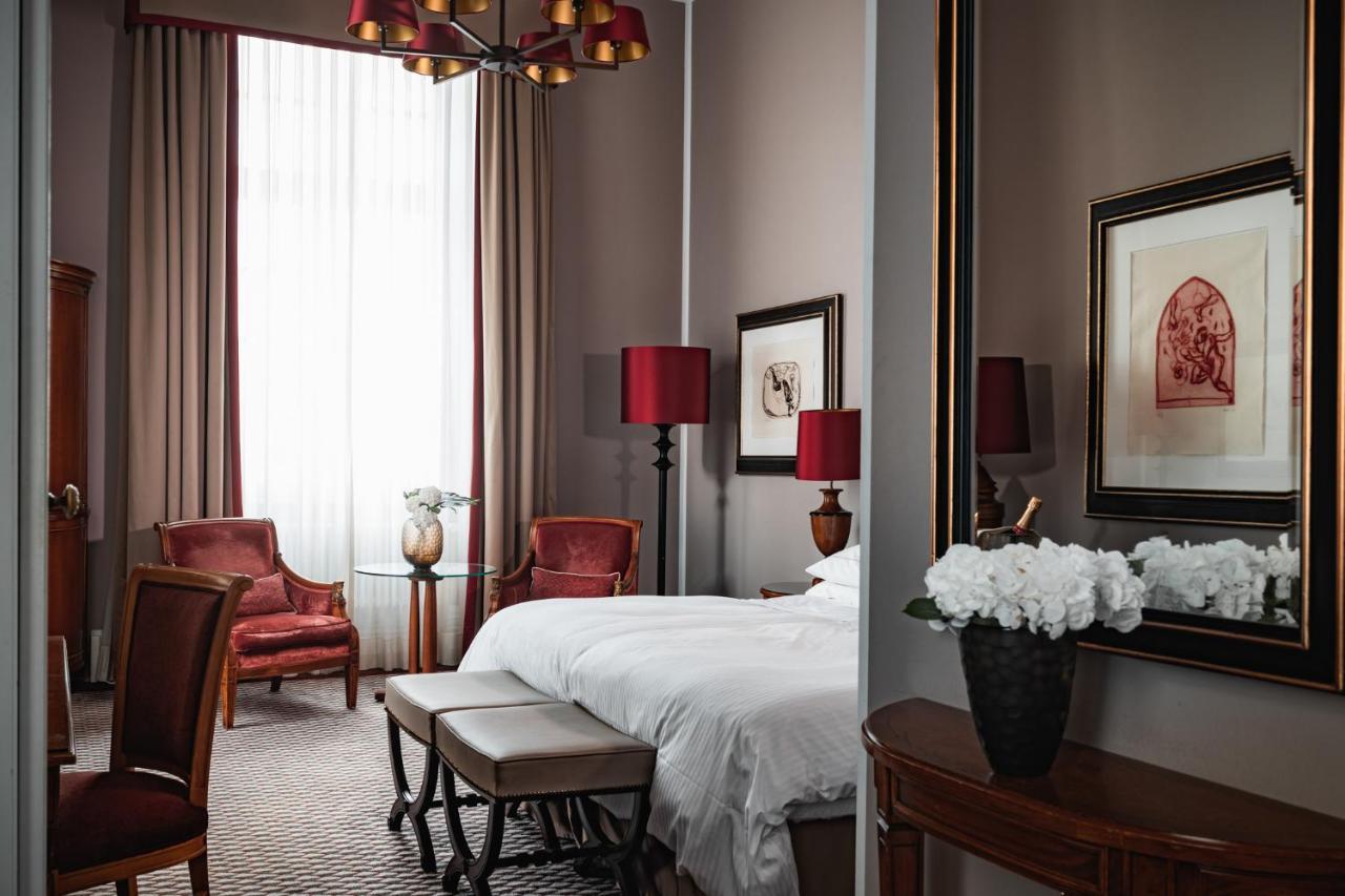 ברגיש גלאדבך Althoff Grandhotel Schloss Bensberg מראה חיצוני תמונה A room at the hotel