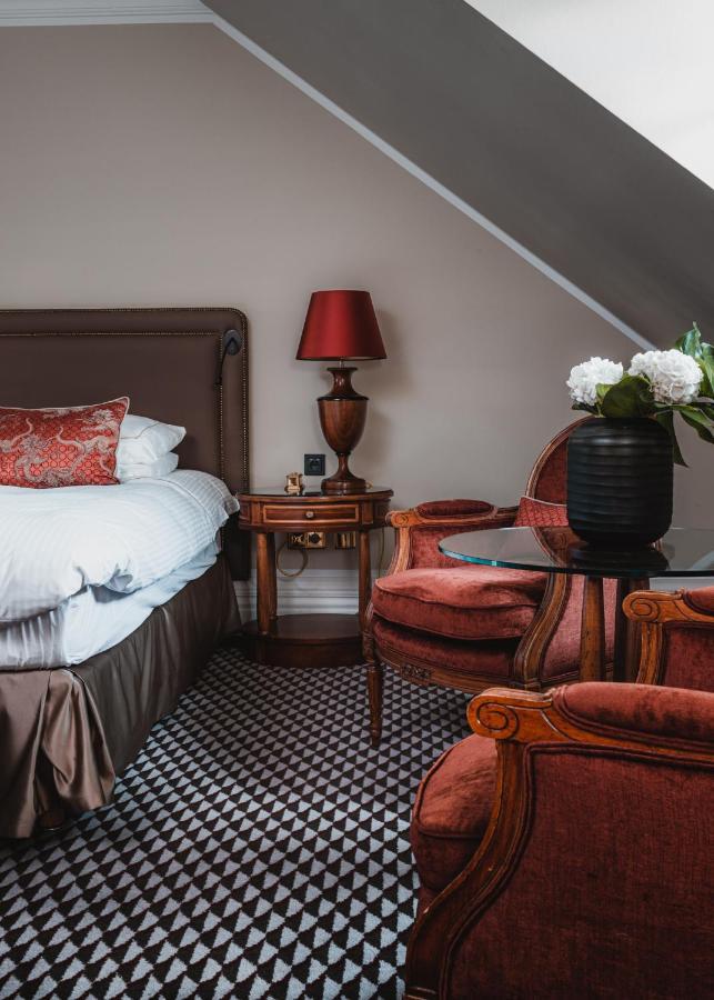 ברגיש גלאדבך Althoff Grandhotel Schloss Bensberg מראה חיצוני תמונה A bedroom at the hotel