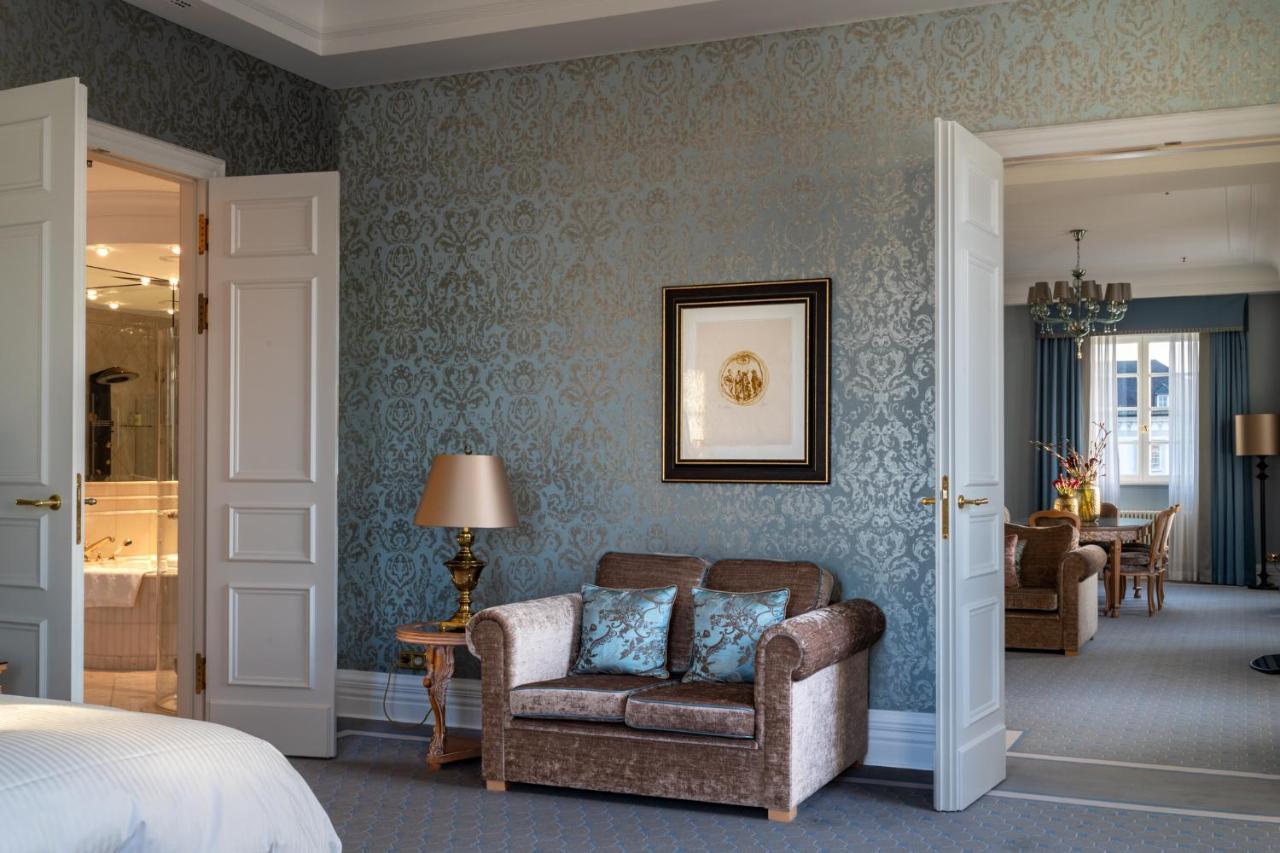ברגיש גלאדבך Althoff Grandhotel Schloss Bensberg מראה חיצוני תמונה A suite at the hotel