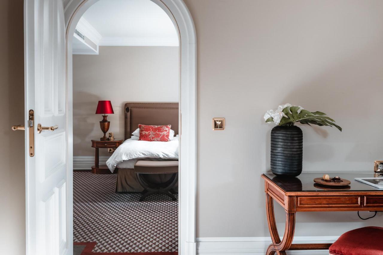 ברגיש גלאדבך Althoff Grandhotel Schloss Bensberg מראה חיצוני תמונה A suite at the hotel