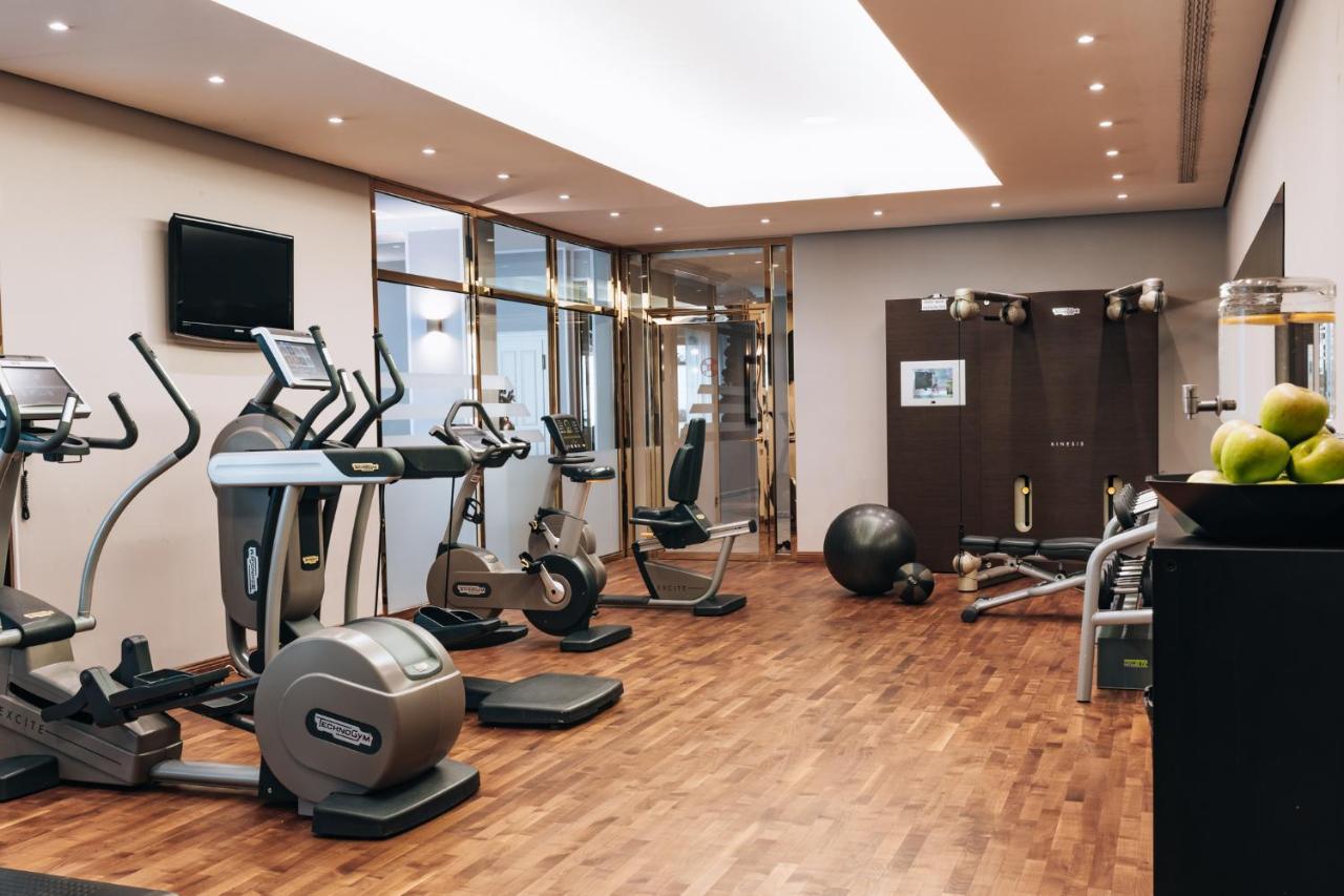 ברגיש גלאדבך Althoff Grandhotel Schloss Bensberg מראה חיצוני תמונה The gym at the hotel