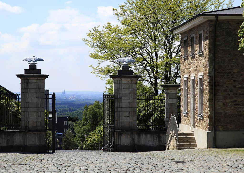 ברגיש גלאדבך Althoff Grandhotel Schloss Bensberg מראה חיצוני תמונה Entrance to the house