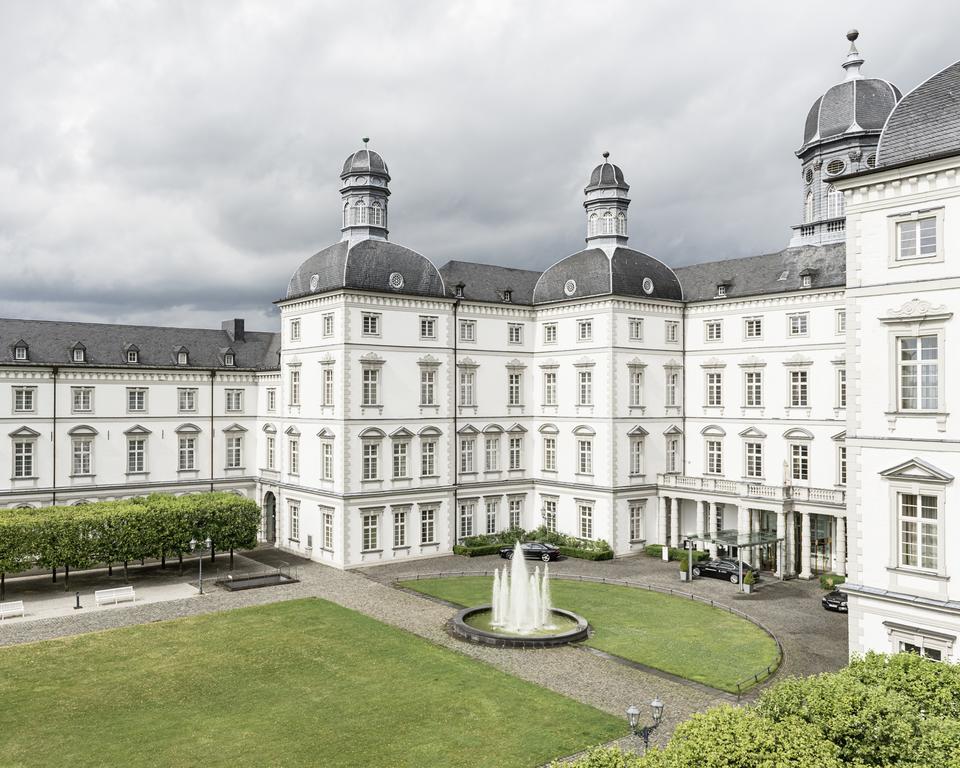 ברגיש גלאדבך Althoff Grandhotel Schloss Bensberg מראה חיצוני תמונה The former abbey of Kamp