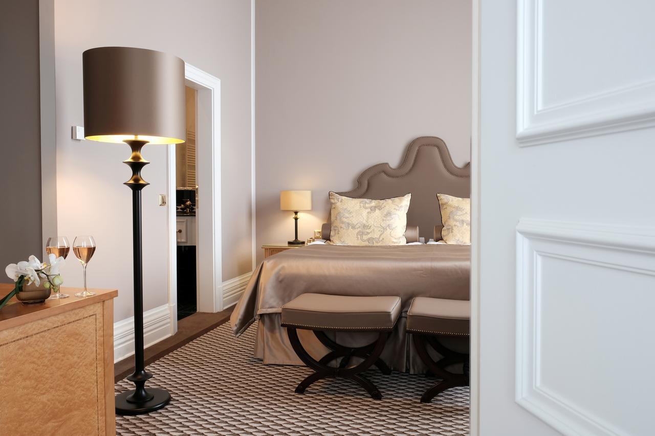 ברגיש גלאדבך Althoff Grandhotel Schloss Bensberg מראה חיצוני תמונה A room at the hotel