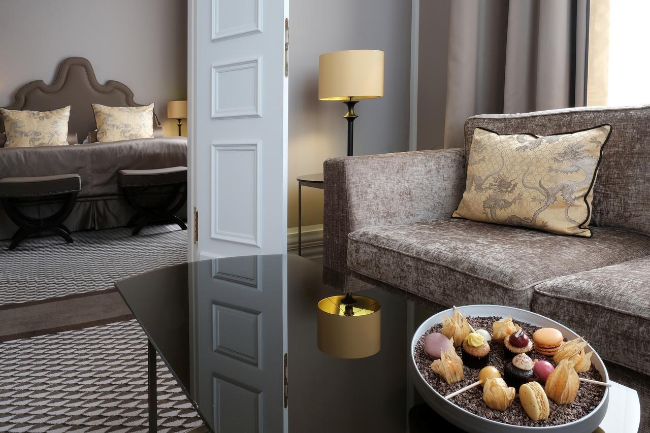 ברגיש גלאדבך Althoff Grandhotel Schloss Bensberg מראה חיצוני תמונה A suite at the hotel