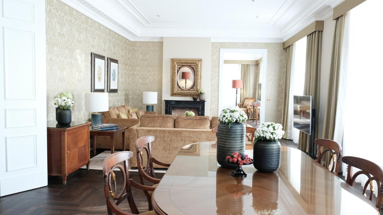 ברגיש גלאדבך Althoff Grandhotel Schloss Bensberg מראה חיצוני תמונה A suite at the hotel